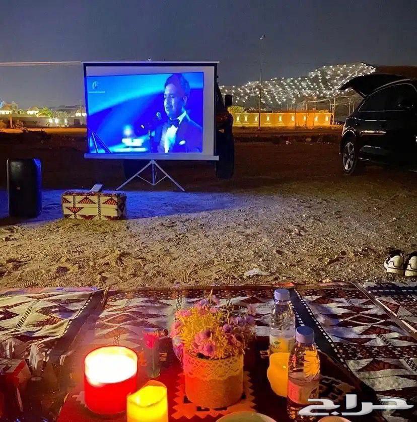 بروجكتر عالي الوضوح مع شاشة عرض وستاند للايجار64121062273411110