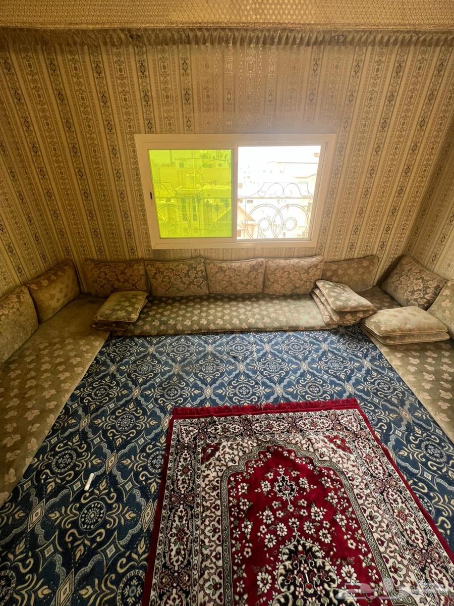 جلسة ارضية64119368037249112