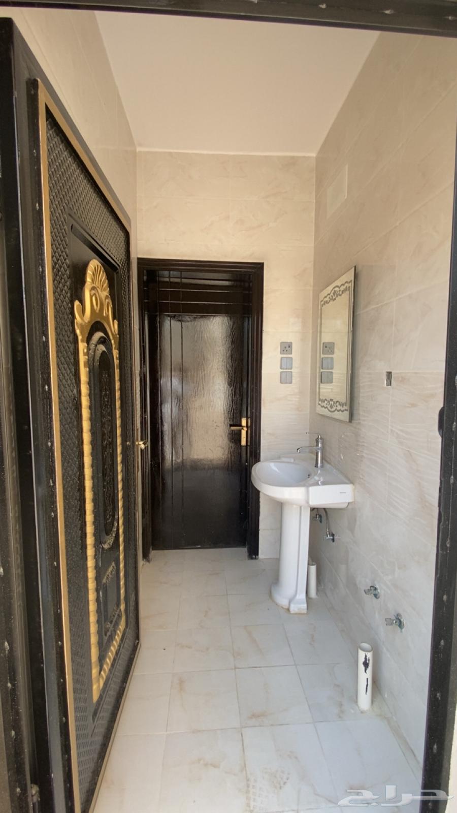 Floor for sale in Al-Tadamon neighborhood near Al-Thameen Road, Khamis Mushait63613312462081114
