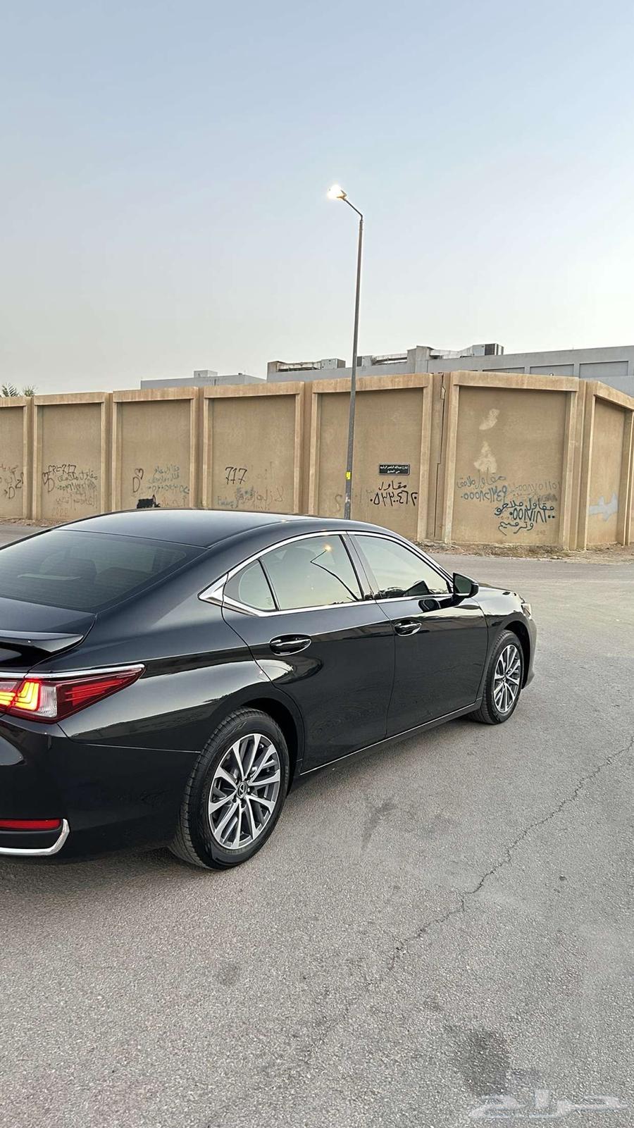 لكزس es 300h 2024 اسود داخل جملي64371016271489110