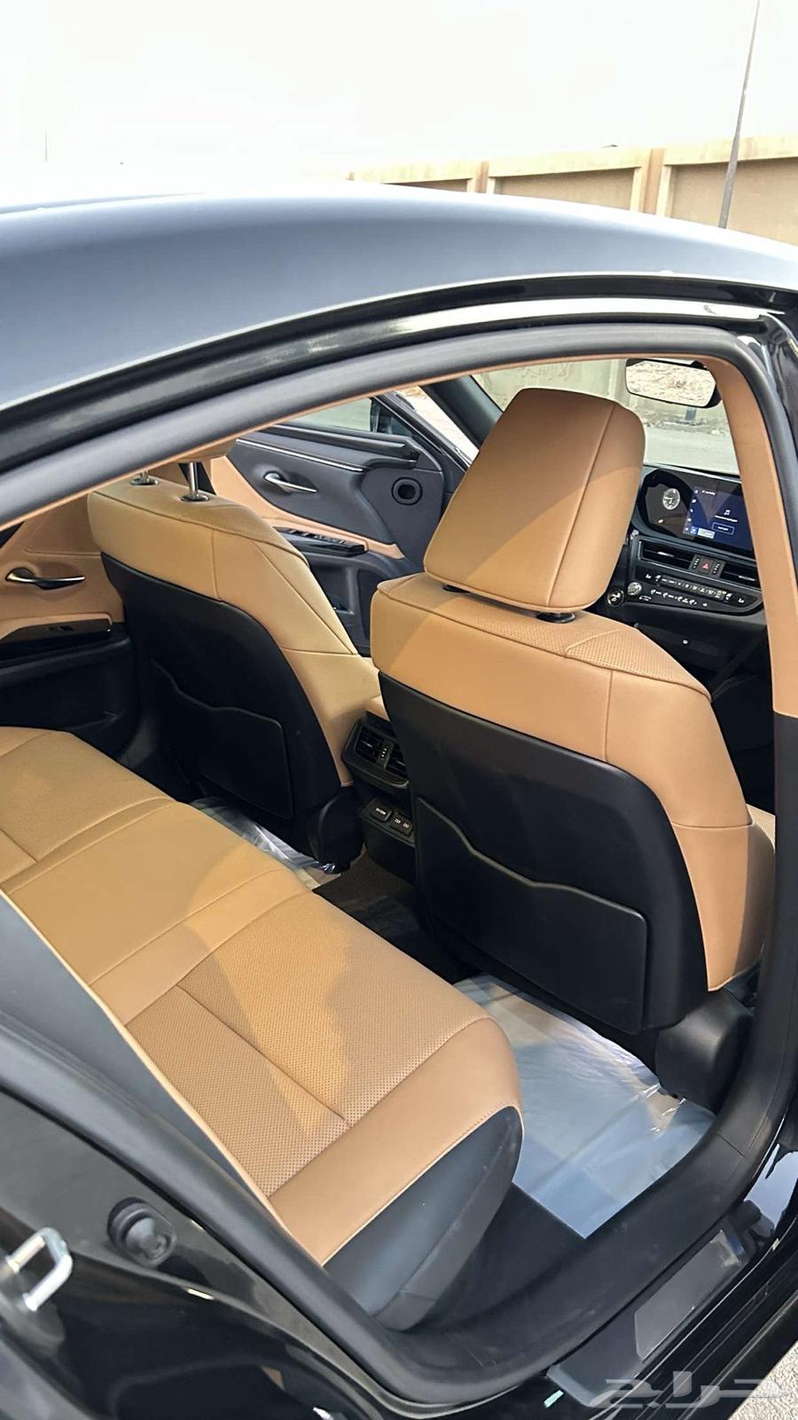 لكزس es 300h 2024 اسود داخل جملي64371016271489112