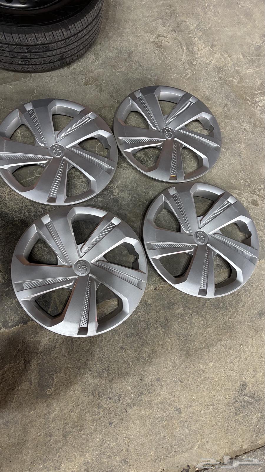 جنوط 15 اربع مسامير أصلي وكفرات جديده مديل 2024 و طيس يارس64371466918401111