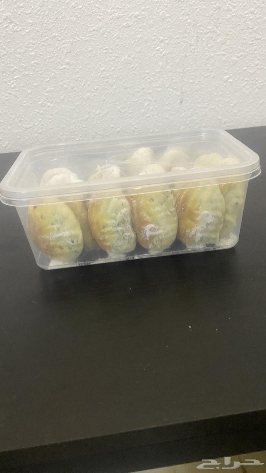 Date-filled cookies with sugar and sugar-free cookies, bran cookies64143827933059113