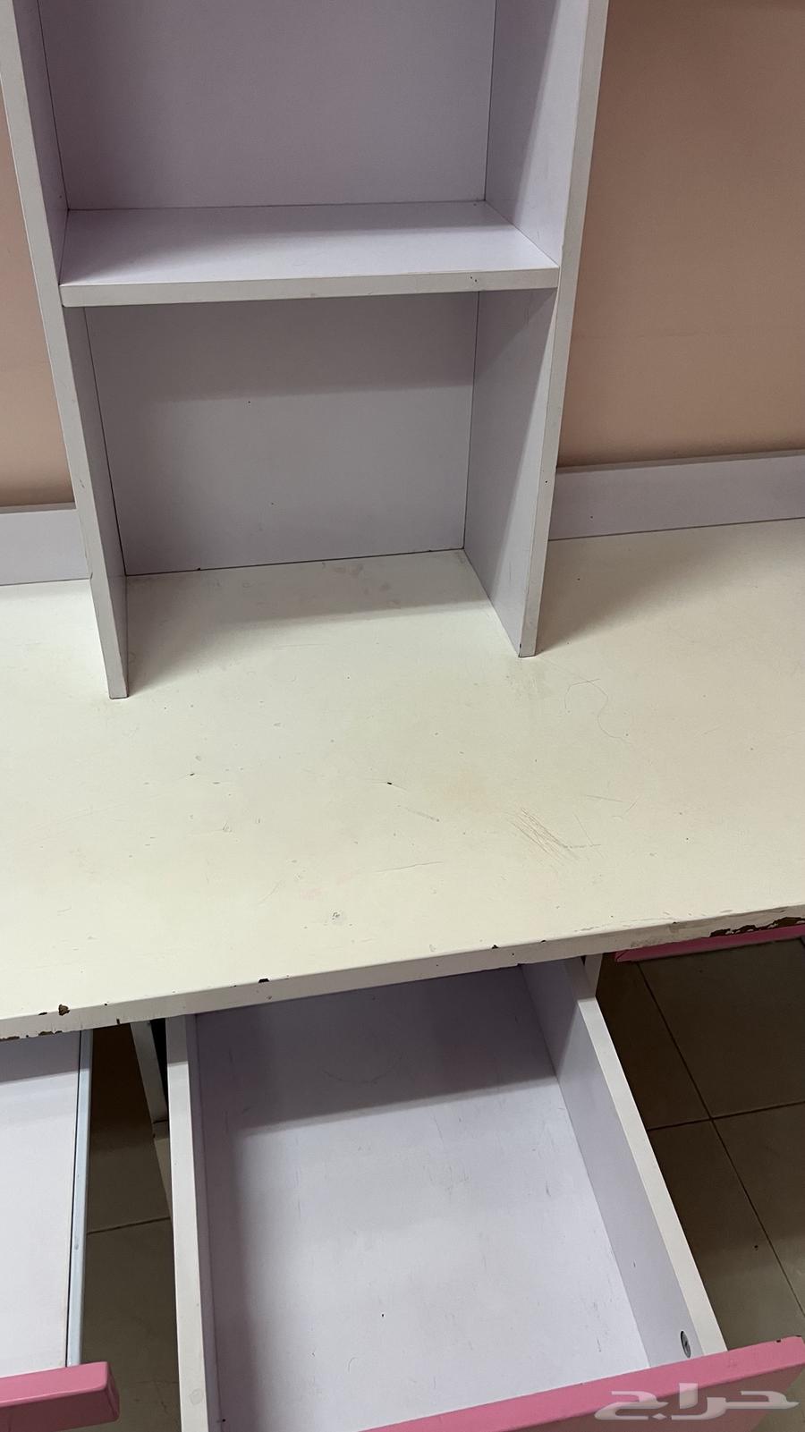 Children's desk without chairs64144555446787114