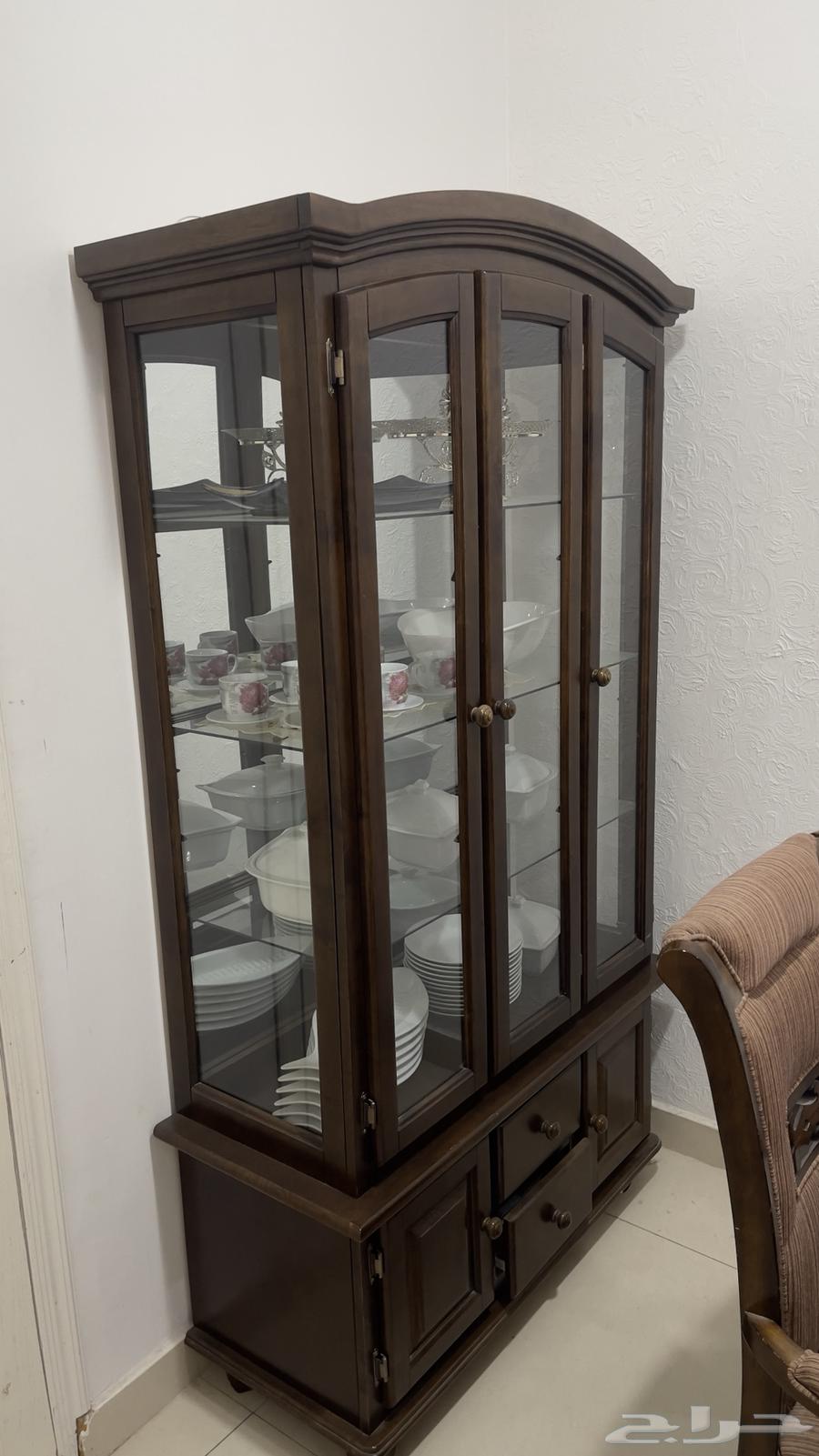 Dining table with eight chairs and cabinet64143281132419111