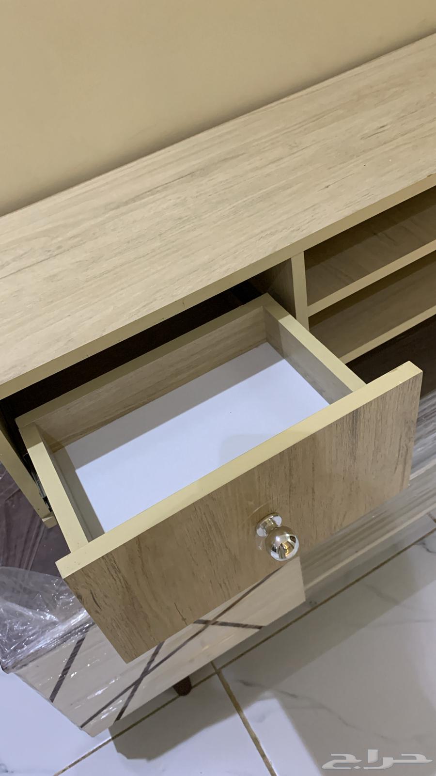 دولاب شاشه للبيع64143478525569111