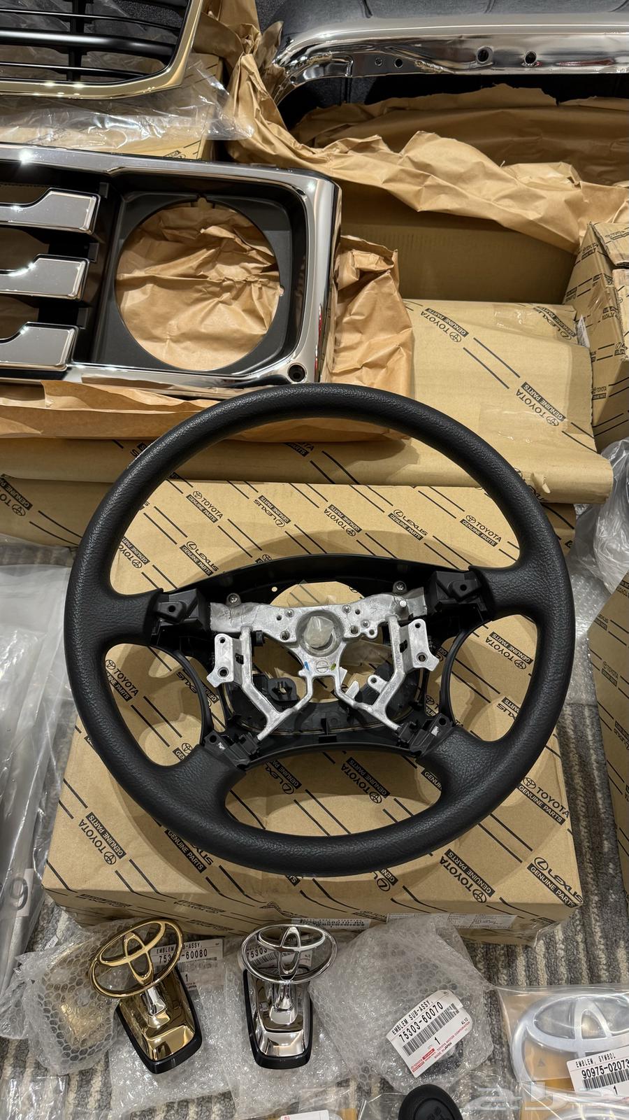 اكواب ديازل اصلية وغطاء سبير لاندكروزر64371672336643114