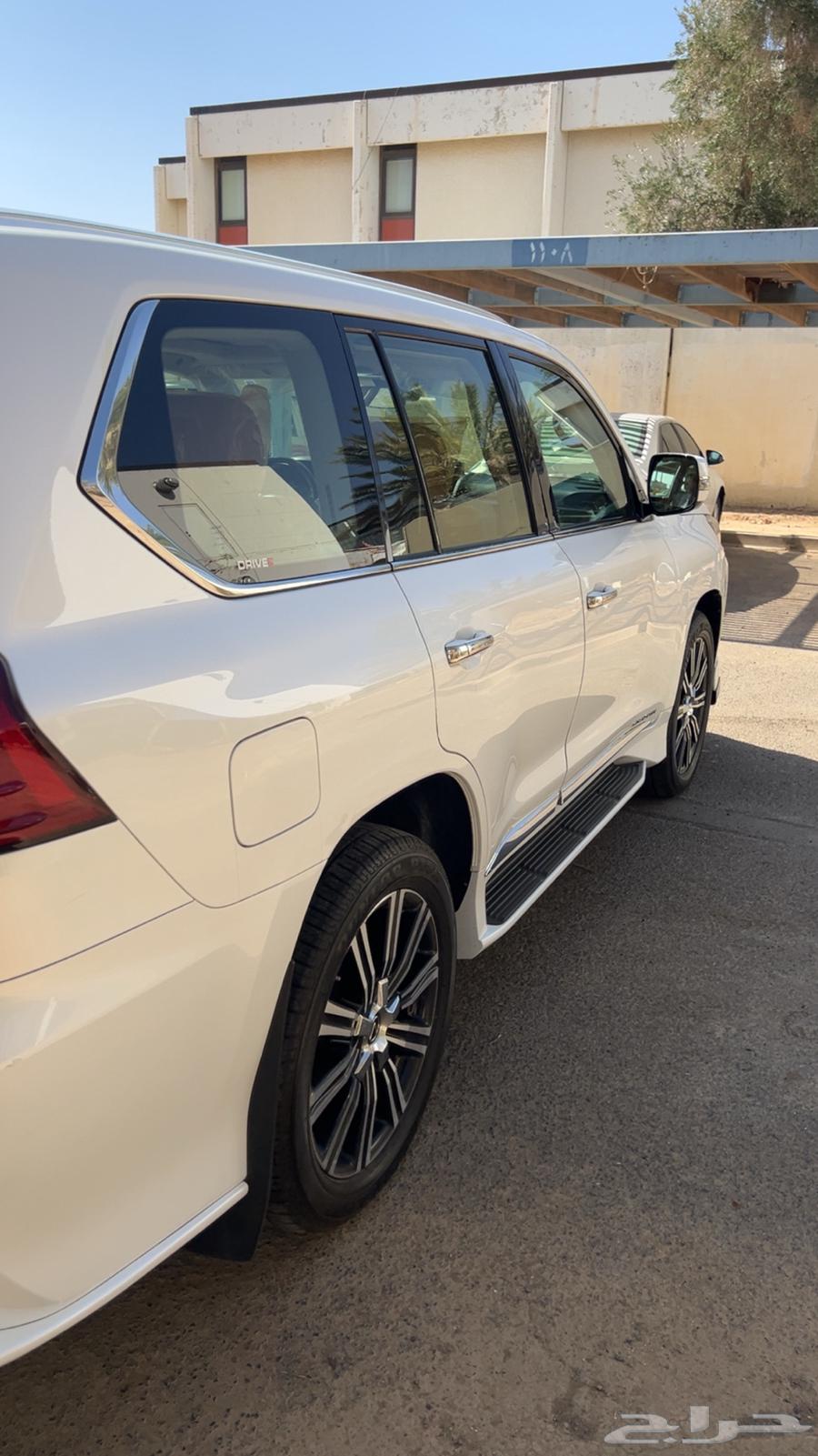 جيب لكزس 201764370013421699110