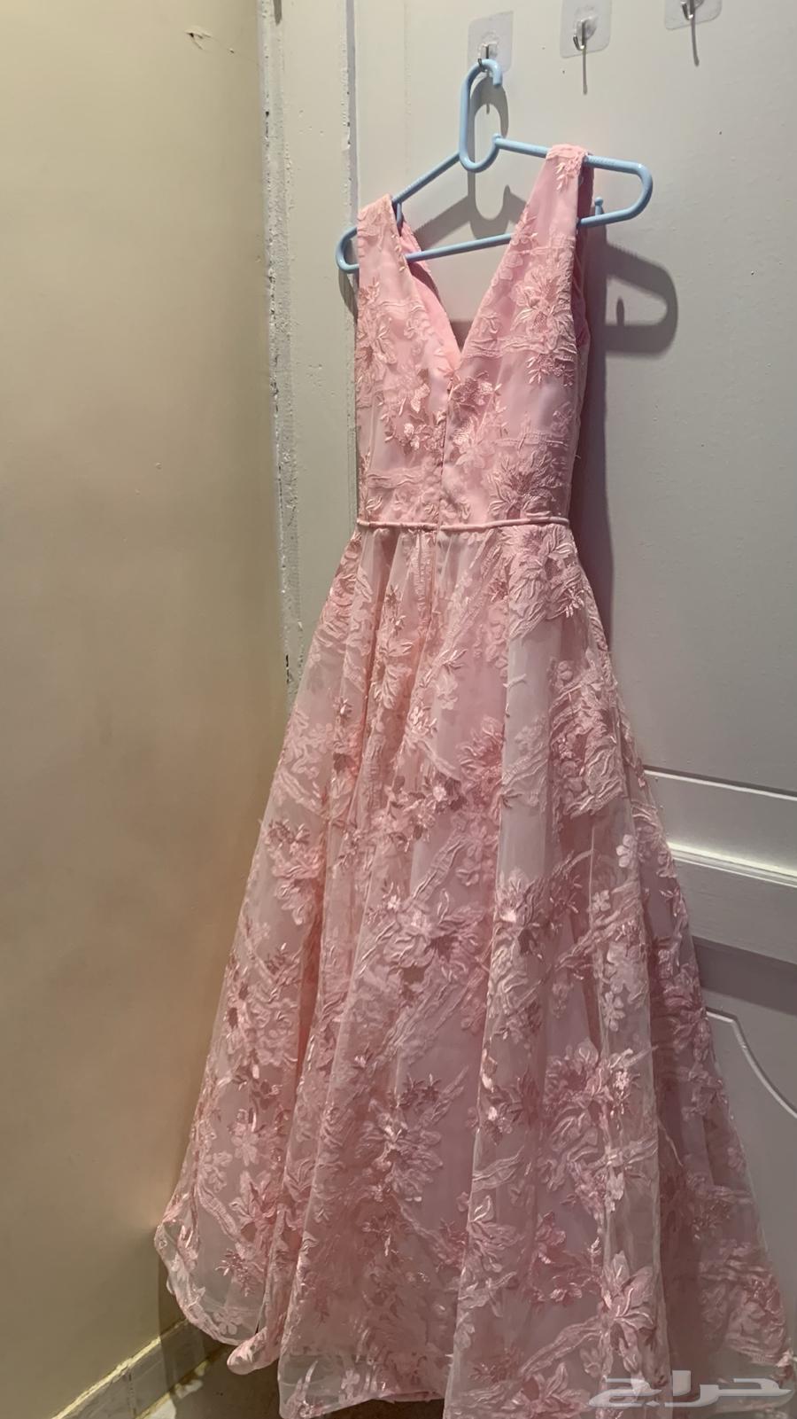 Selling an unused dress64141927157378111