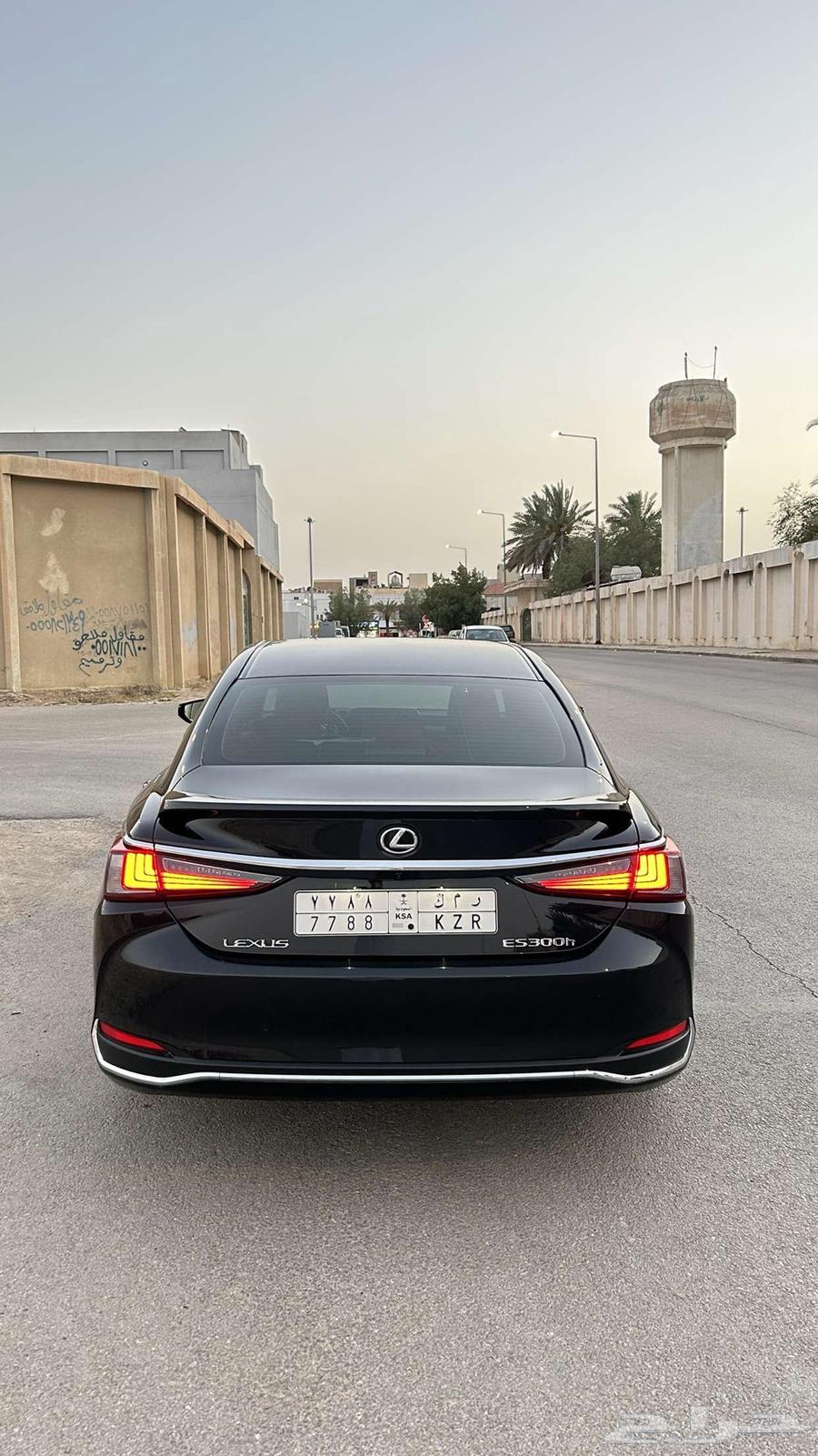 لكزس es 300h 2024 اسود داخل جملي64371016271489111