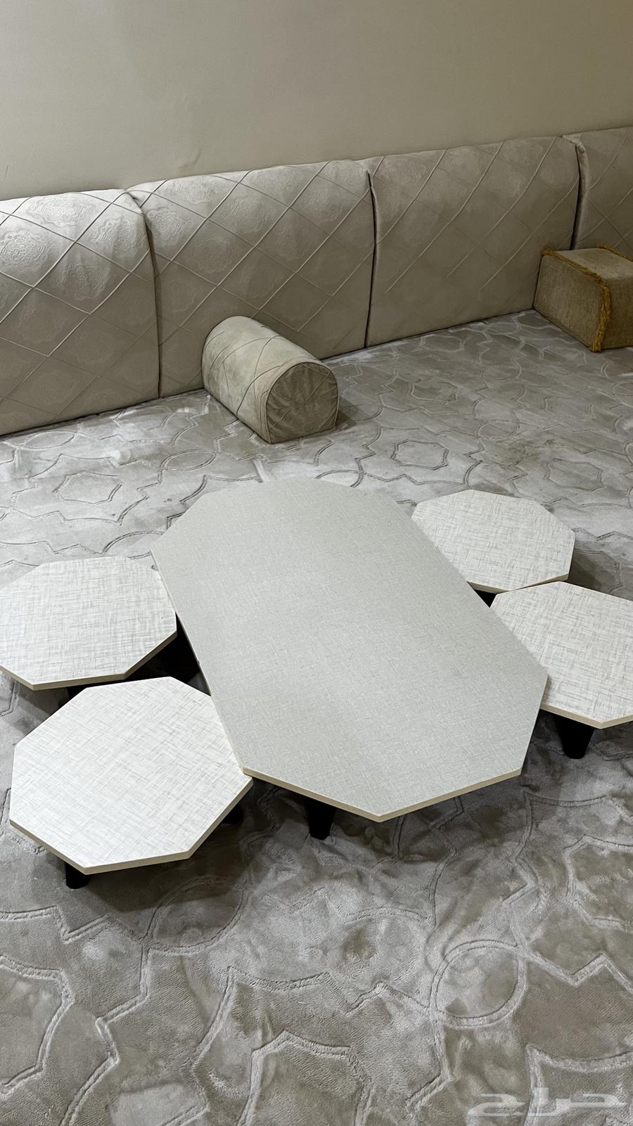 Floor table with accessories64141530302721110