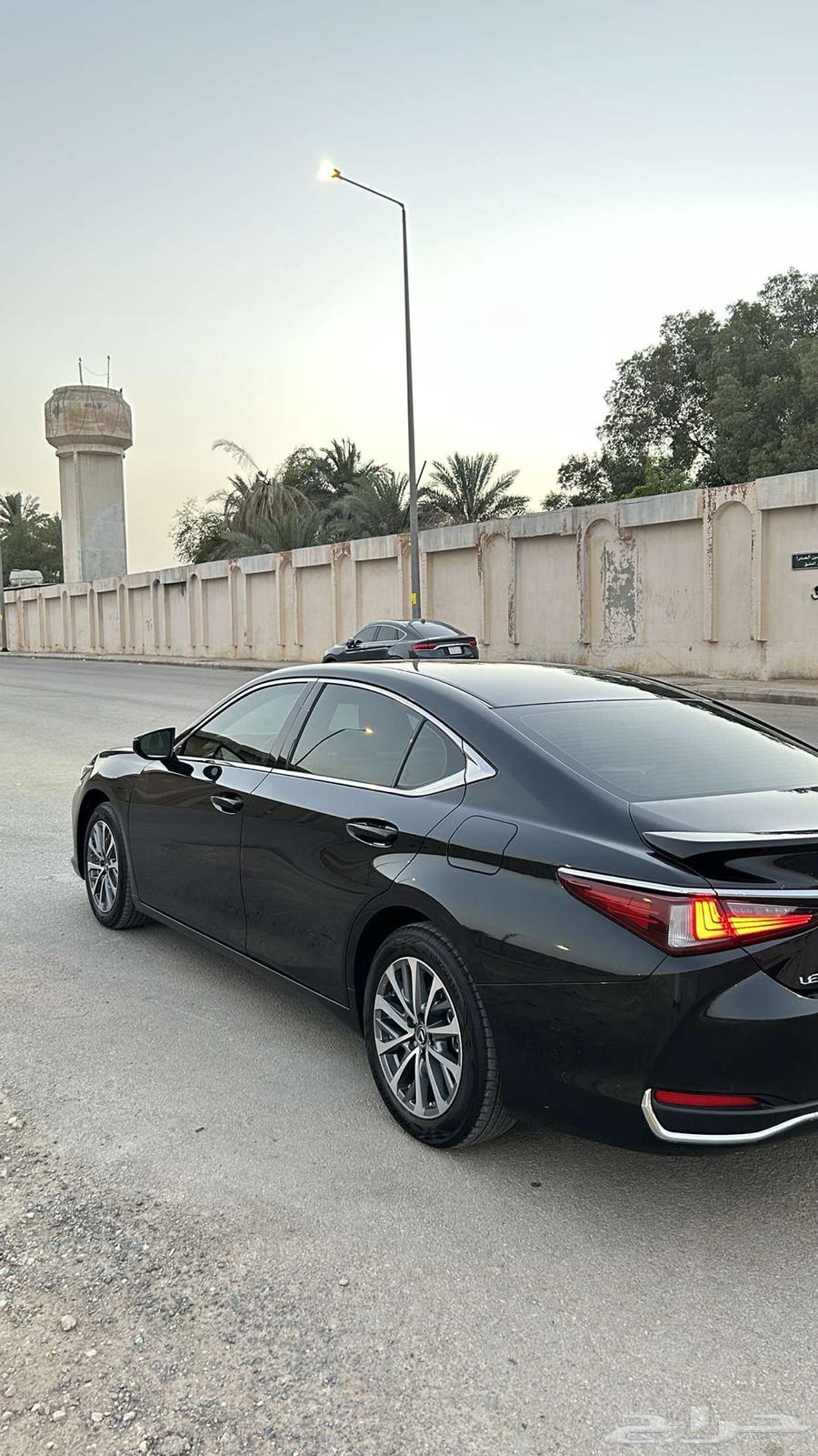 لكزس es 300h 2024 اسود داخل جملي64371016271489114
