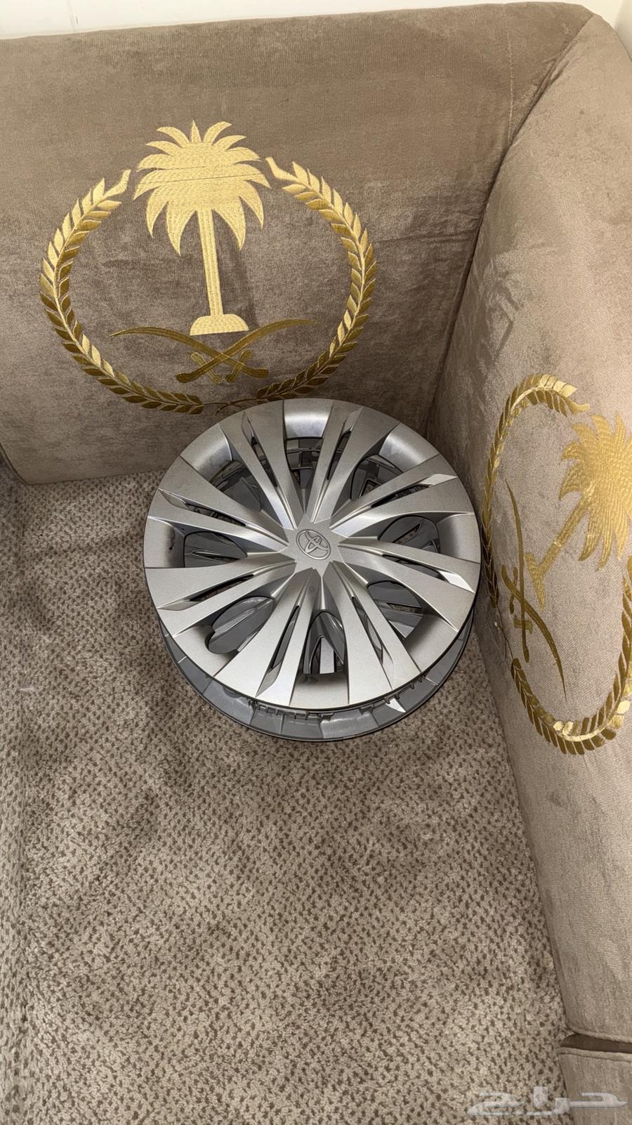 Two new original Camry 2025 hubcaps, agency condition, up to 150 SAR per set64360009976833110