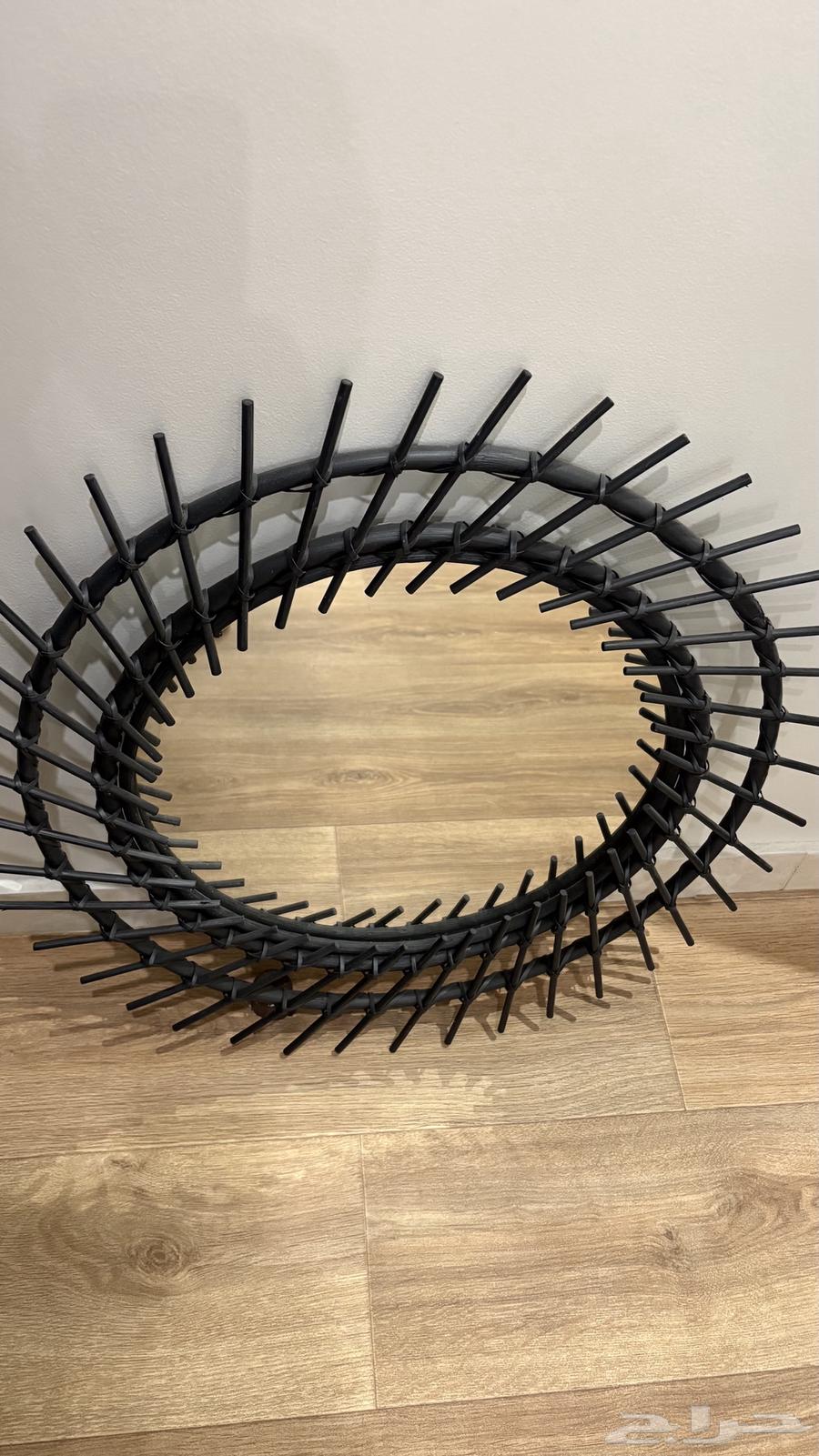 New mirror without cartoon from Home Box. New side table. Noon64130283436289110