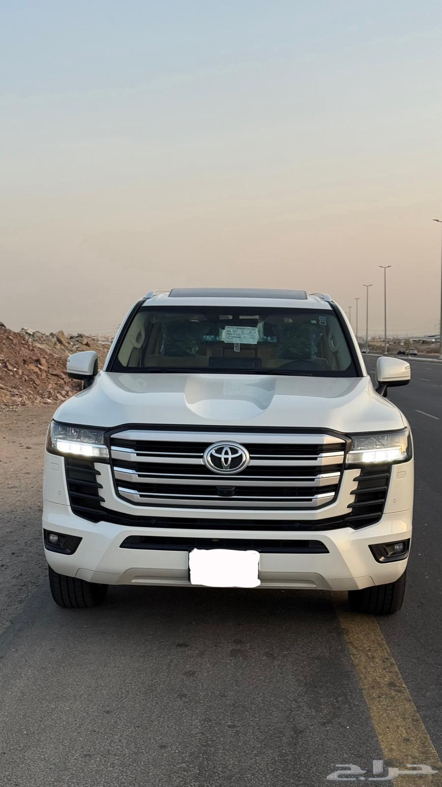 لاندكروزر 2022 GXR L3 بودي بلد64364335824771111