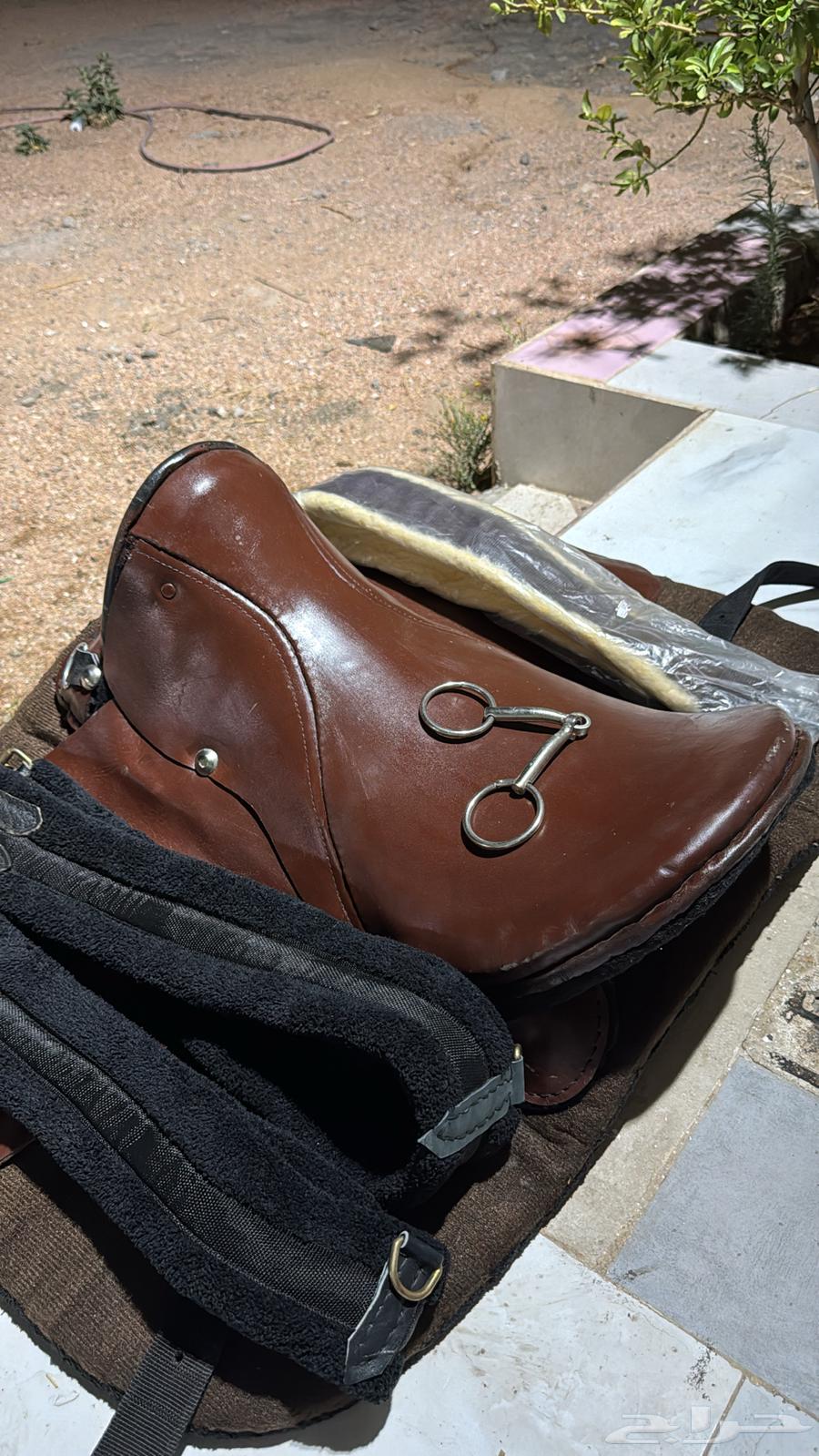 New leather saddle with cushion, never used64141933335170112