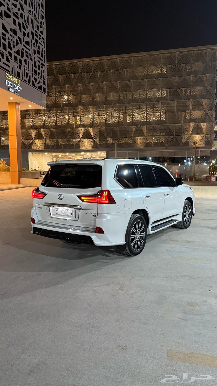 جيب لكزس 201964371234601475111