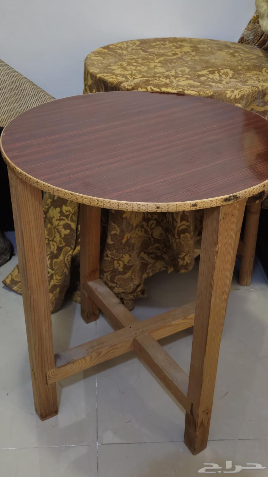 Refrigerator, oven, tables, carpets, chairs64141921764354114