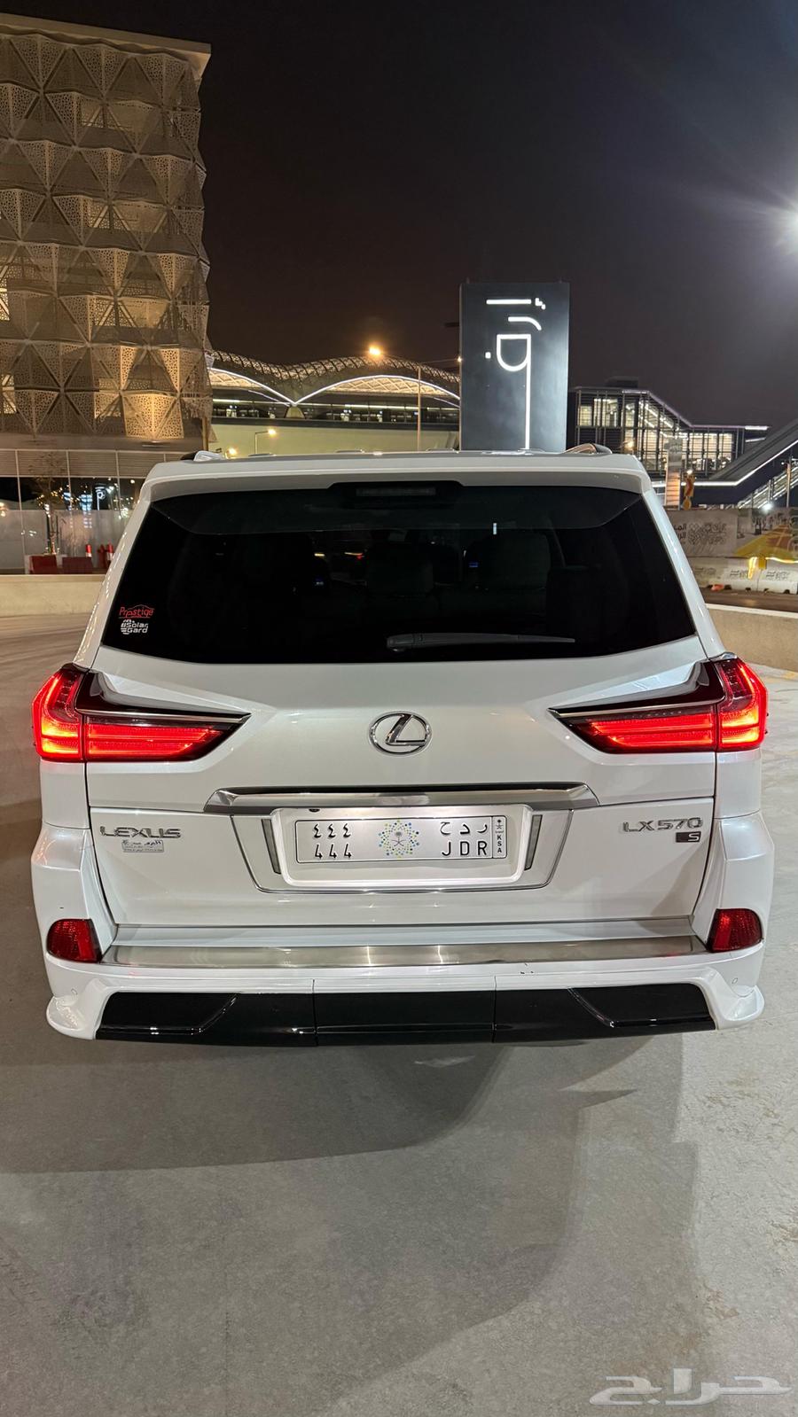 جيب لكزس 201964371234601475112