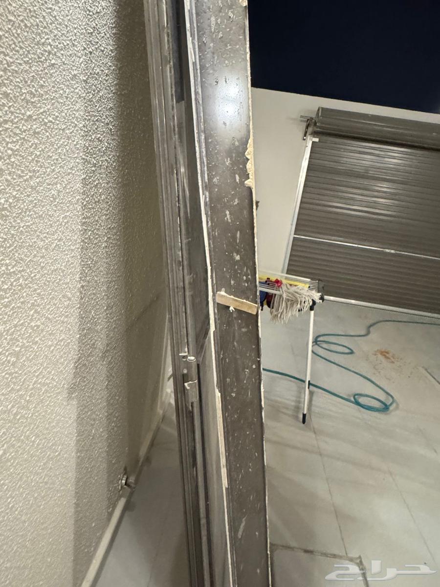 Complete aluminum door with all accessories, including mesh and specifications below64141929422593113