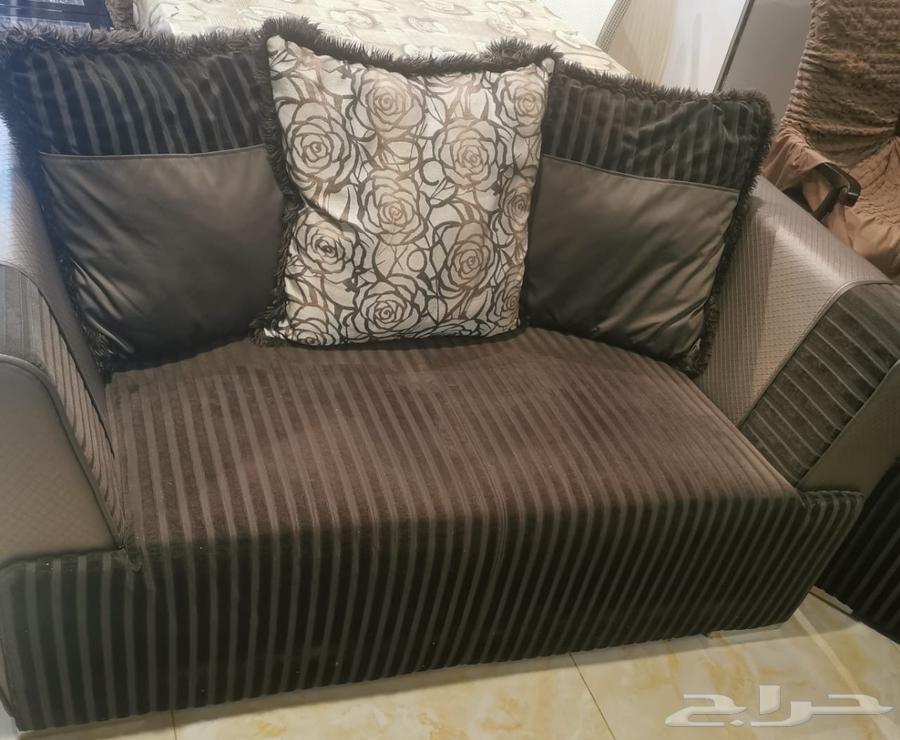 كنب بحالة جيده للبيع64143478542209111