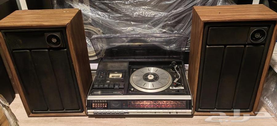 Vintage cassette and record player with speakers64371162187521110