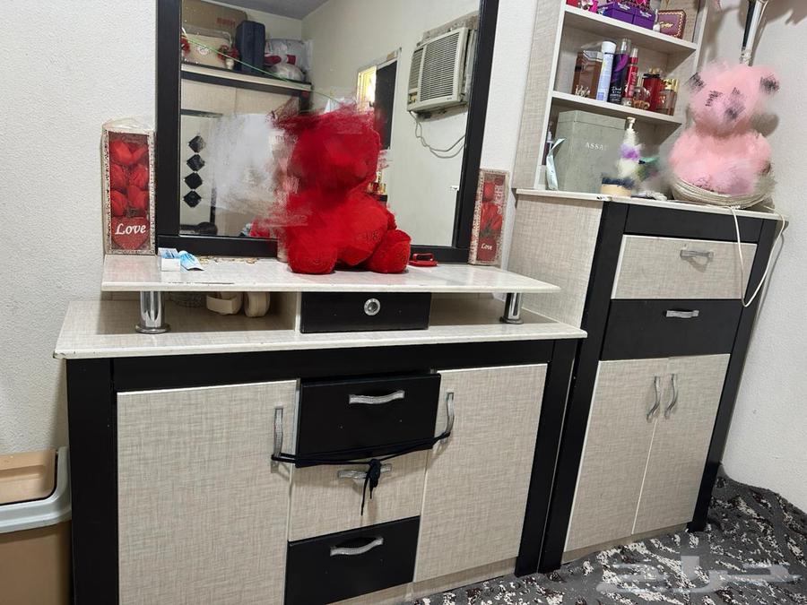 Used clean bedroom with no defects, includes carpet and mattress64141529911297112