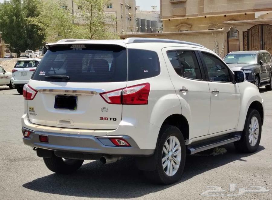 Isuzu 2022 model Mux 3.0 MID opition64370669251586111