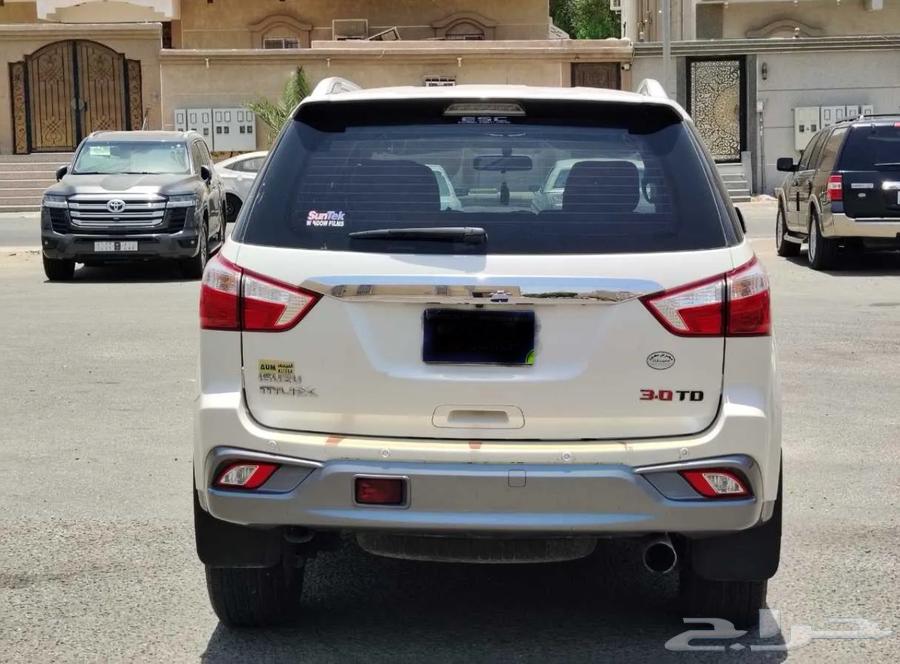 Isuzu 2022 model Mux 3.0 MID opition64370669251586114