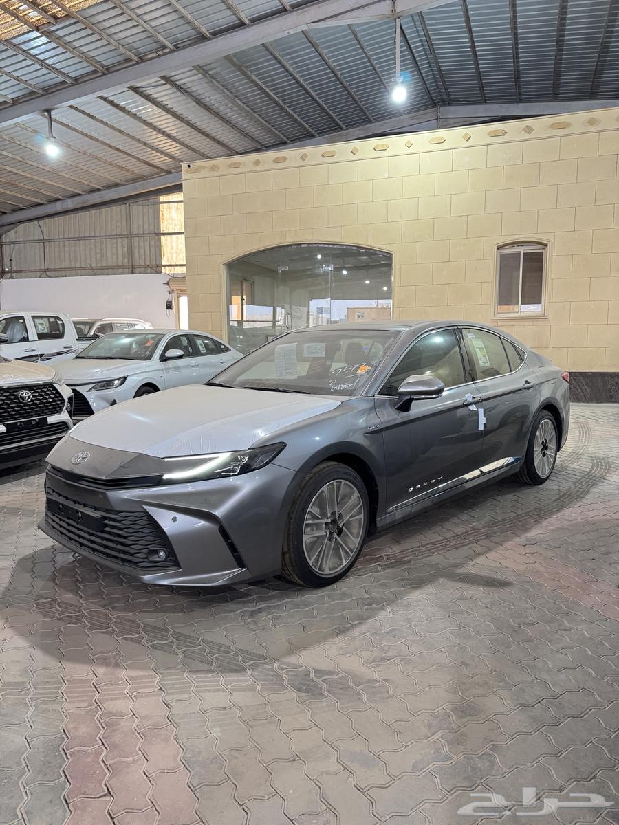 تويوتا كامري LE هايبرد 202564369010201730110