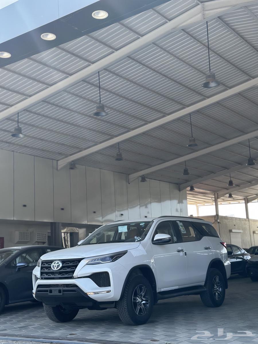 تويوتا فورتشنر GX2 بنزين الوان ابيض موديل 202564362393580289110