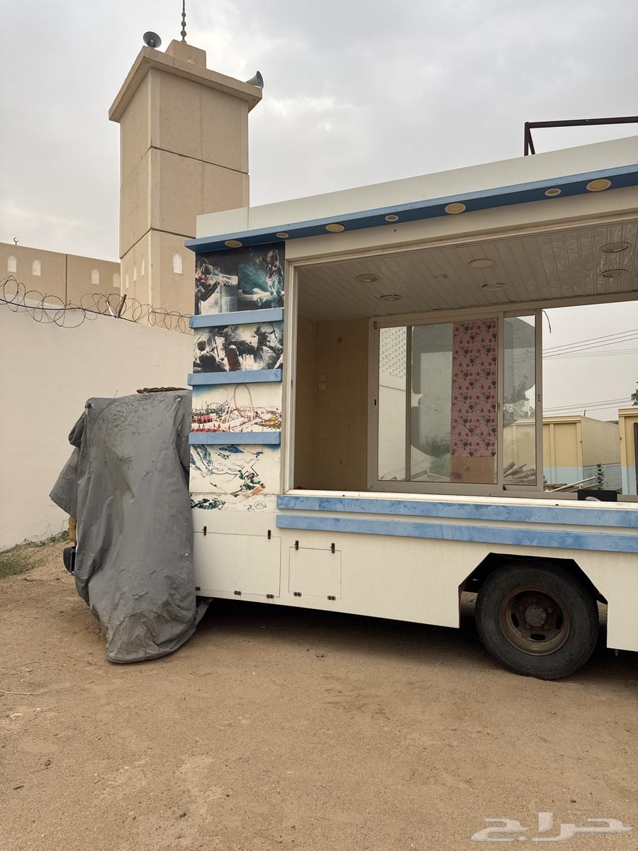 Dina with an investment-ready container64368732756609113