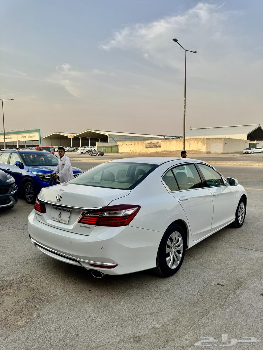 للبيع هوندا اكورد 2017 - ستاندر64368878488834113