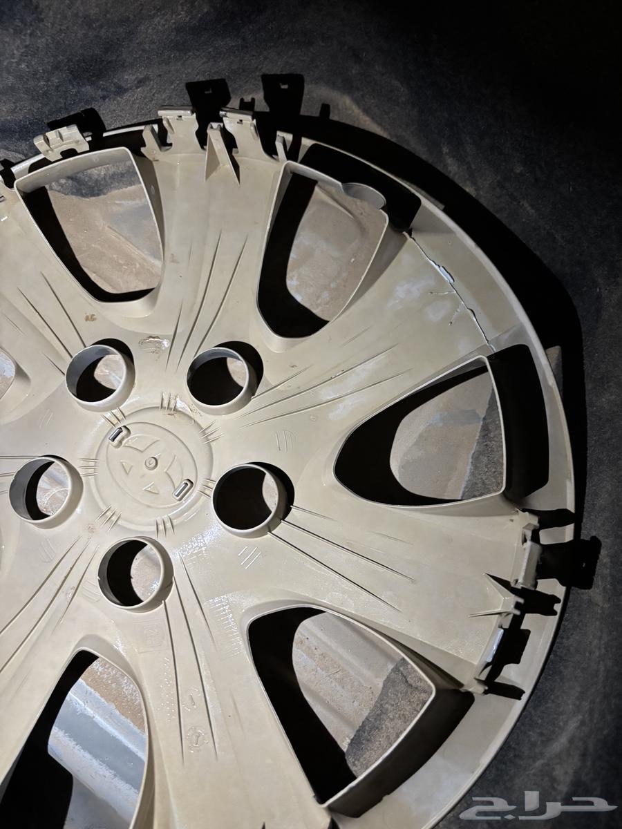 Clean Toyota Camry from agency, one has a minor note as shown64371788897666110