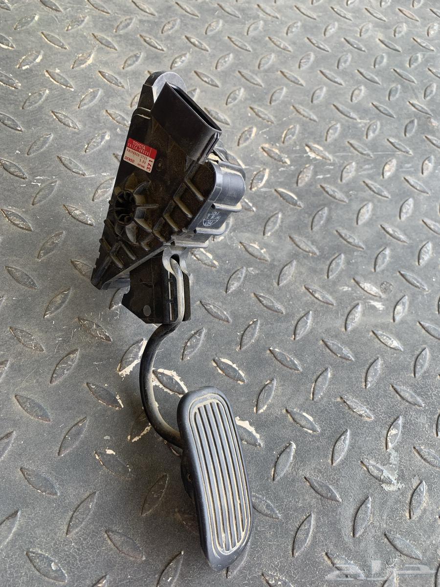 مركبه خلفيه وشمعات و دعسه هايلكس64364232846209111