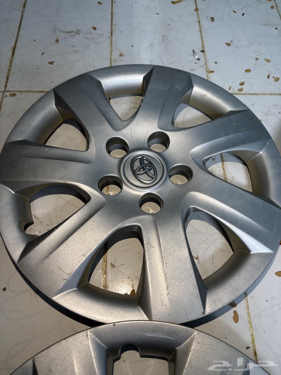 Clean Toyota Camry from agency, one has a minor note as shown64371788897666114