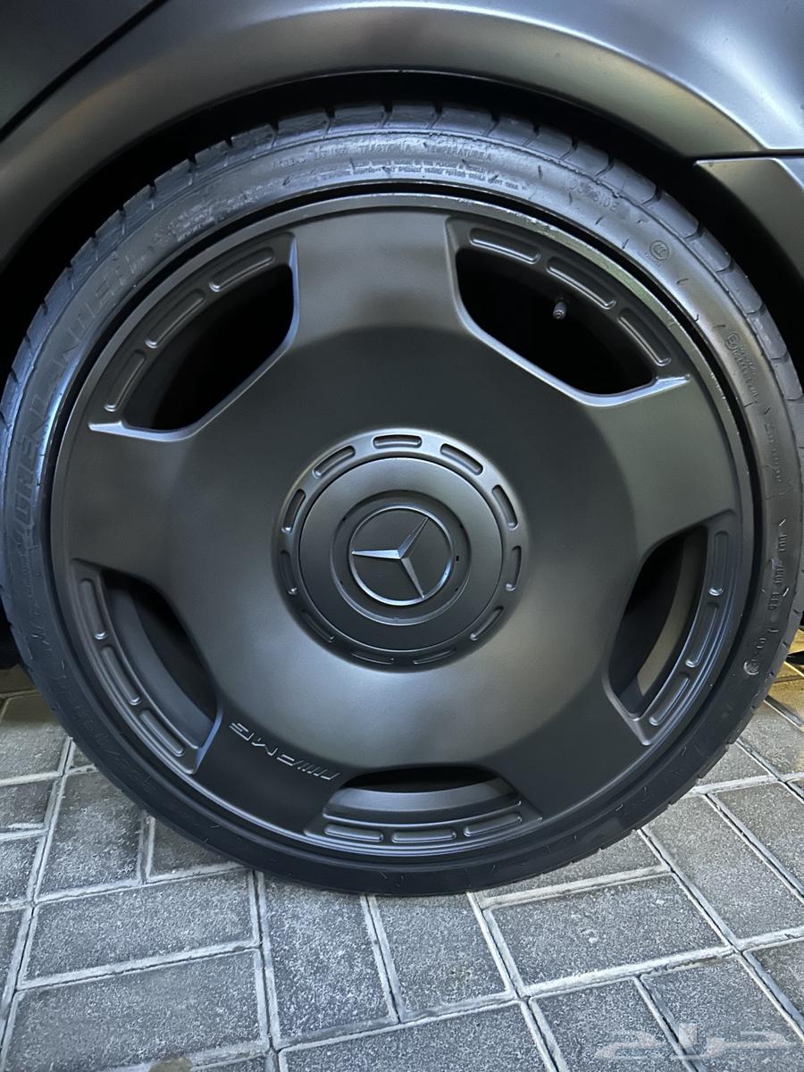 طقم 4 جنوط مع كفراتها شبه جديده مقاس 20 للمرسيدس64370165456899110