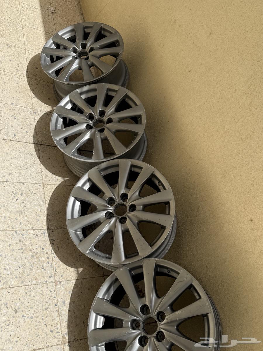 جنوط لكزس جي اس 1864363725789570111