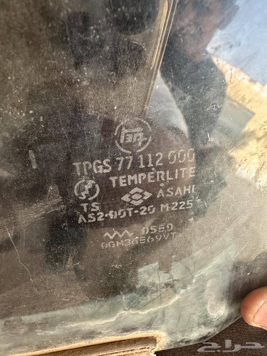 زجاج جيب شاص موديل 83 يمين بلد64372492553219111