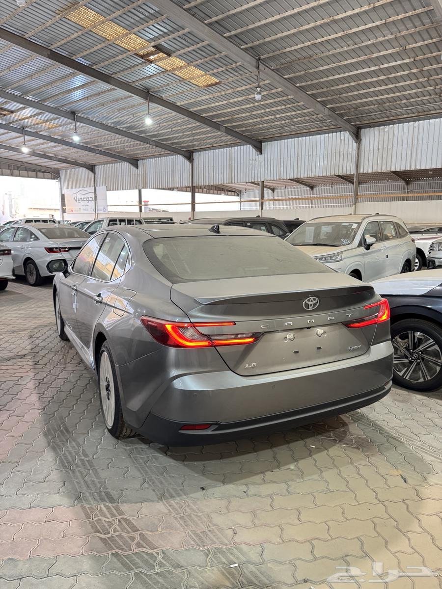تويوتا كامري LE هايبرد 202564369010201730113