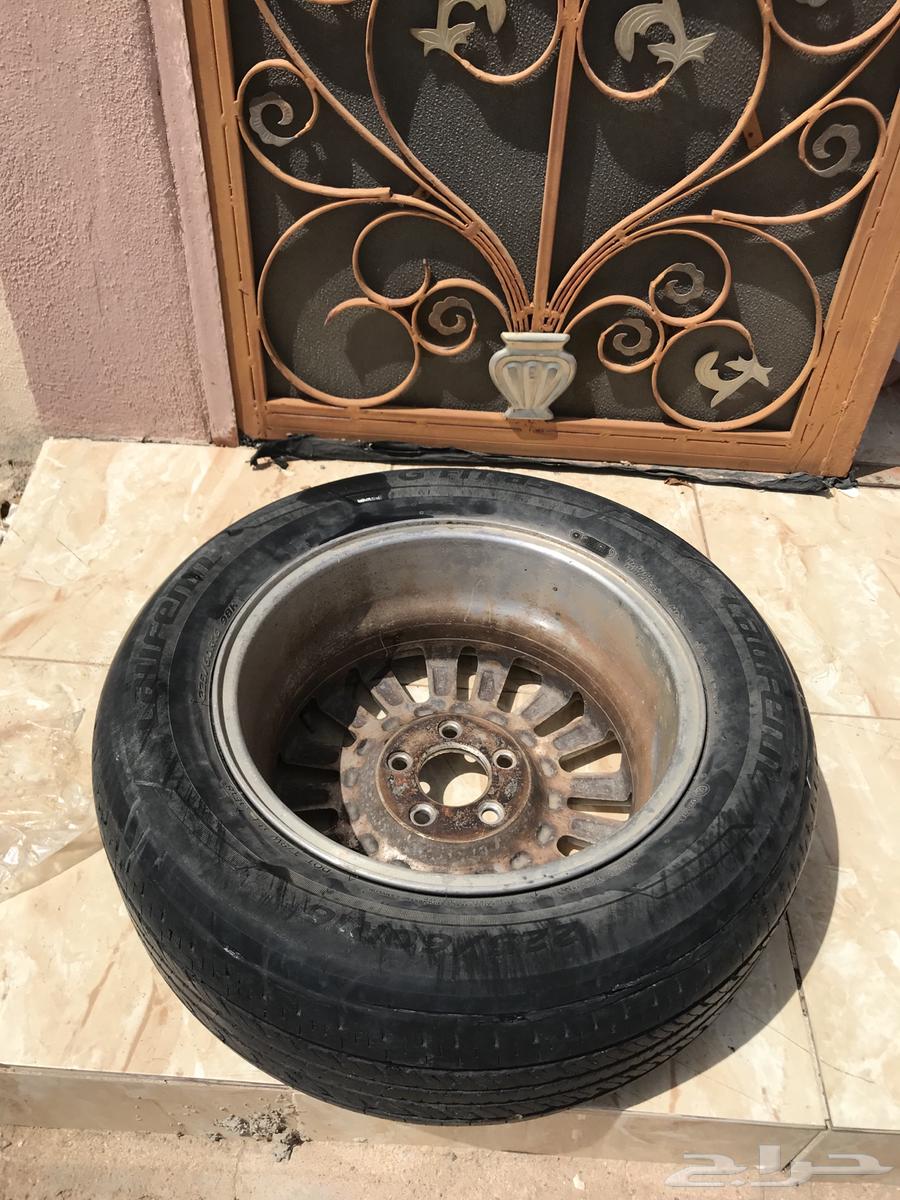Centered rim with tire64365528231425110