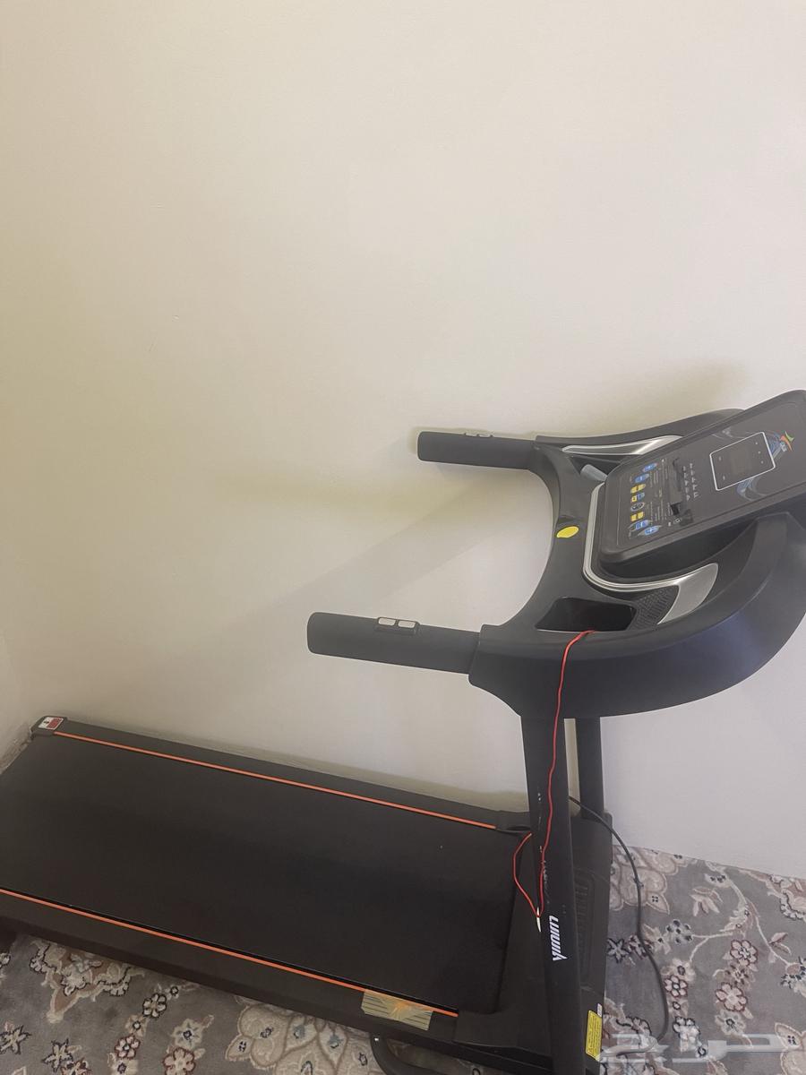 Almost new electric treadmill, very little used64141535748098111