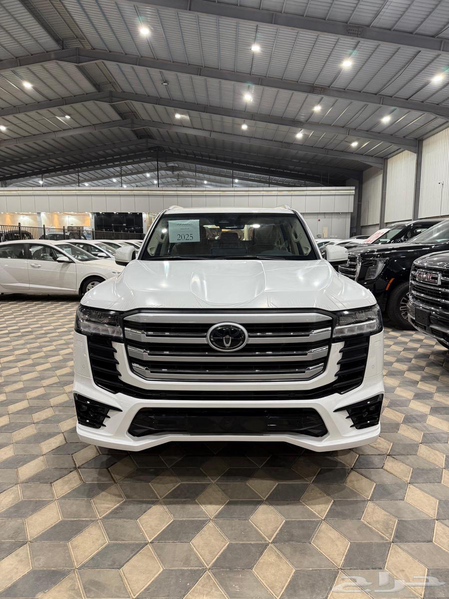 تويوتا لاندكروزر مديل 2025 GXR فل كامل بطاقه جمرك64368075917186112