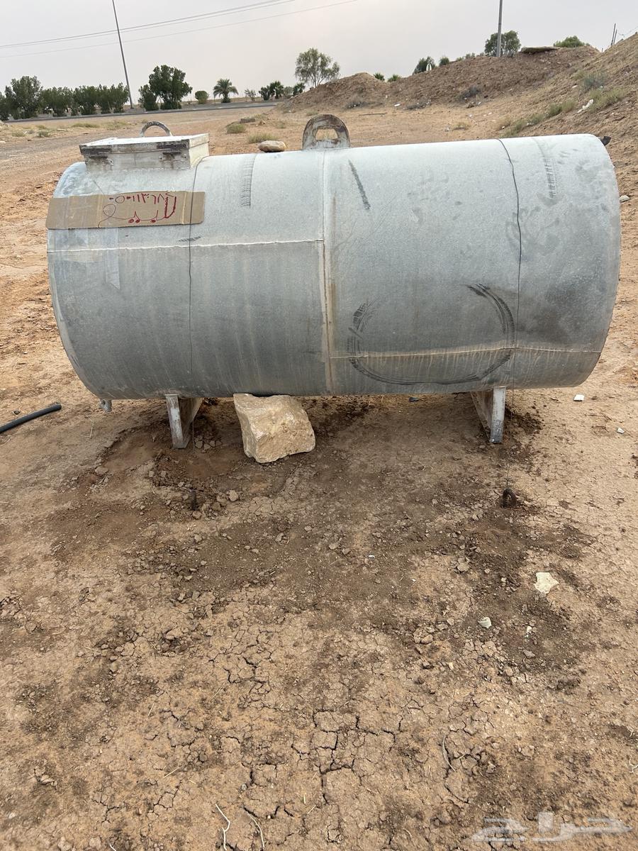 Clean tank with a capacity of approximately 1800 liters64363502518146110