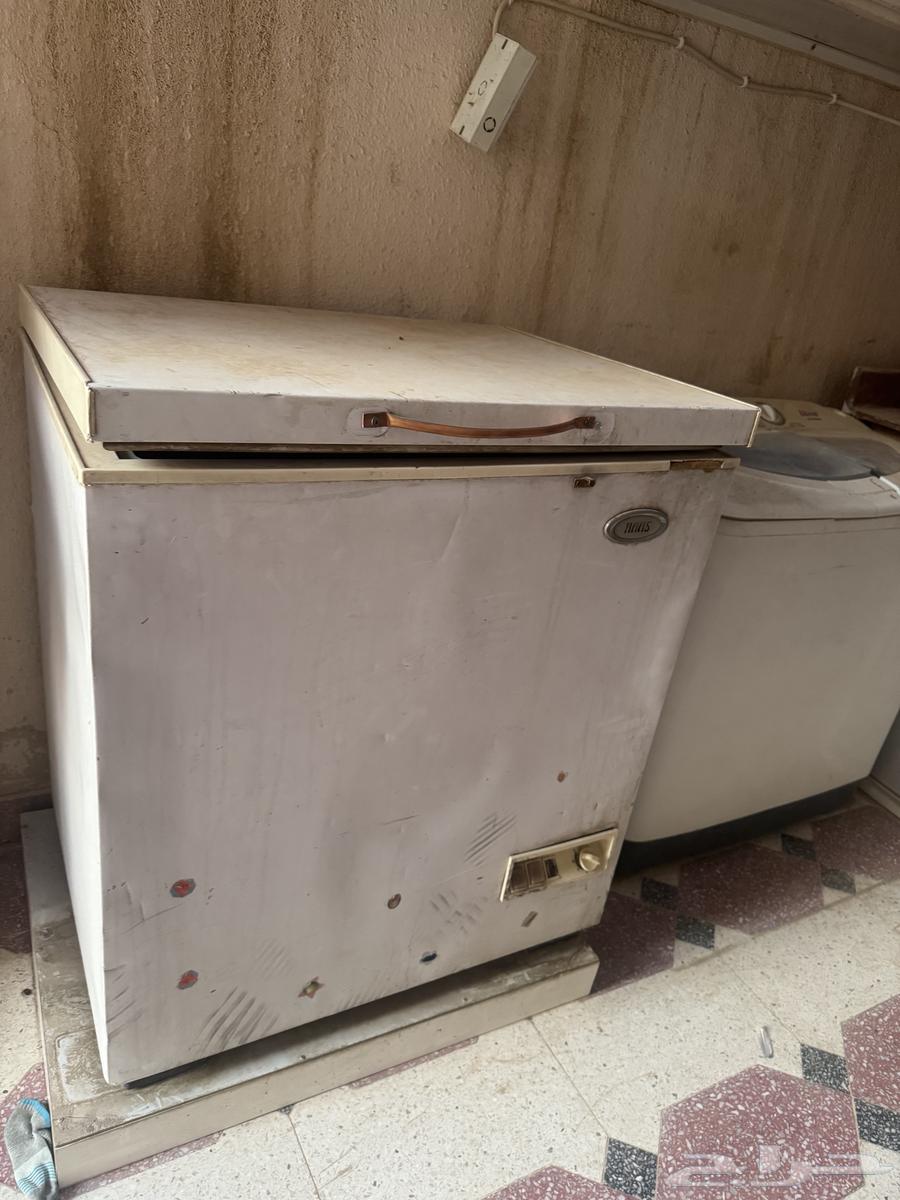 Fridge and washing machine64141929185026112