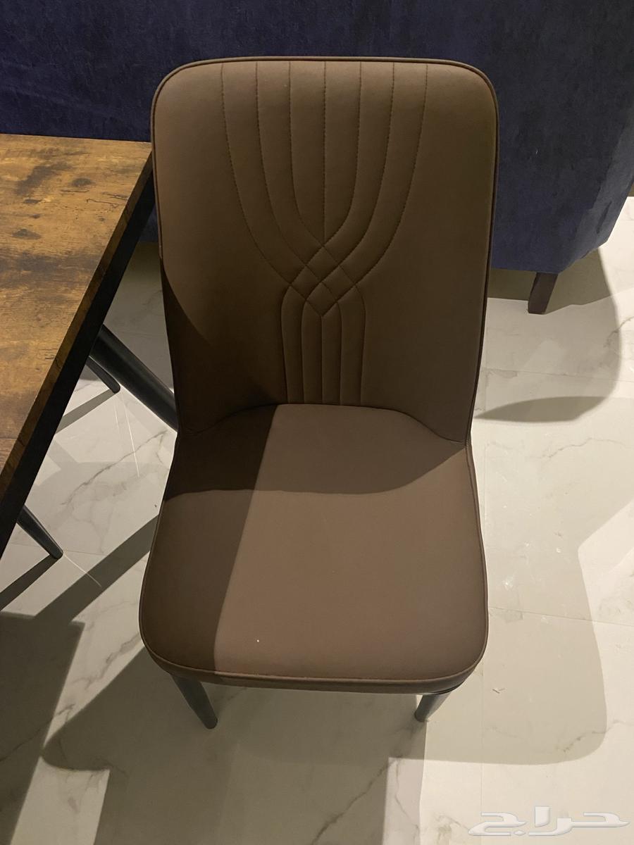 Dining table64126470335618111