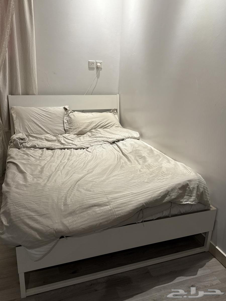 Two beds of the same IKEA model for sale, clean64130187842947113