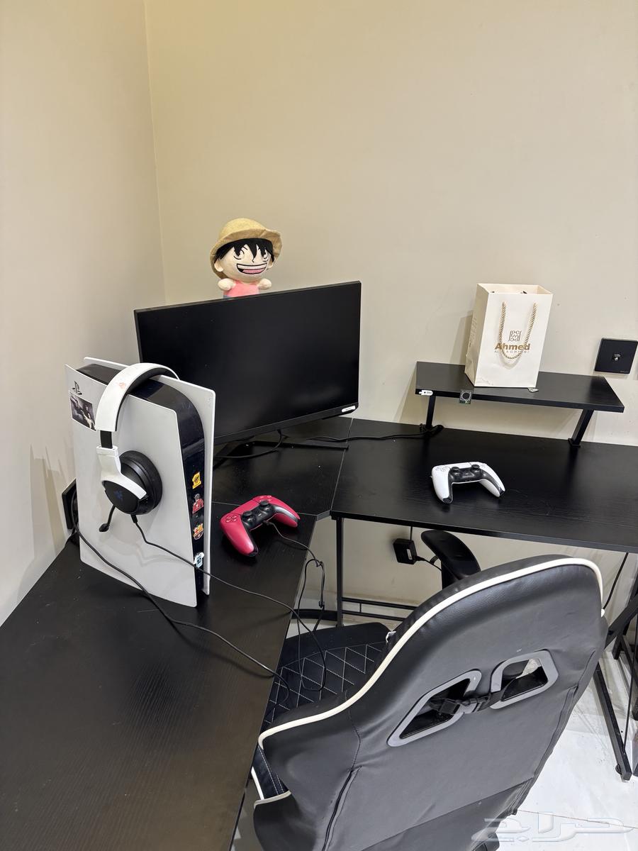 Gaming Screen, Table, and Chair64141544094465111