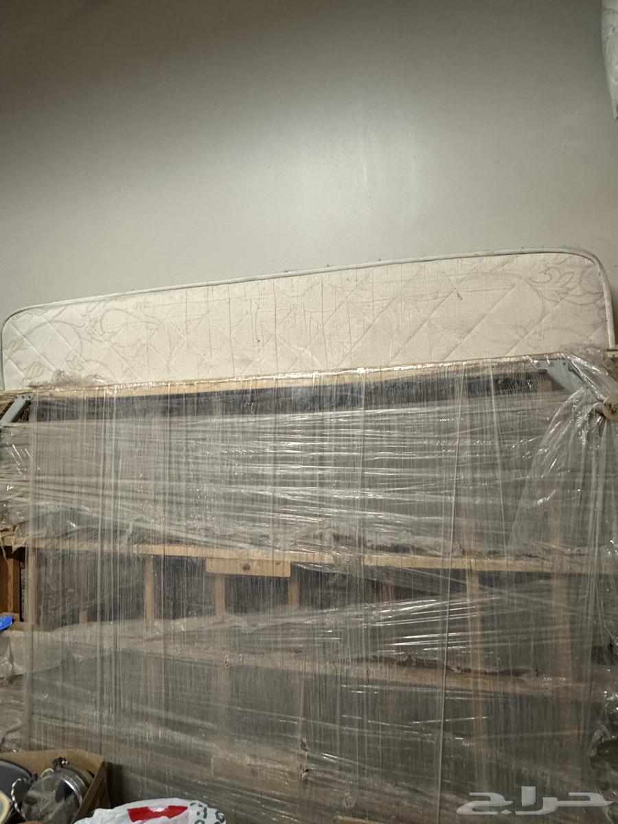 Bed Queen size for sale with mattress64124563692289111