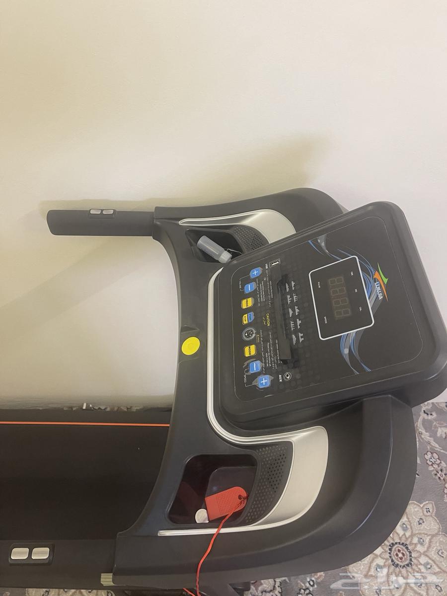 Almost new electric treadmill, very little used64141535748098110